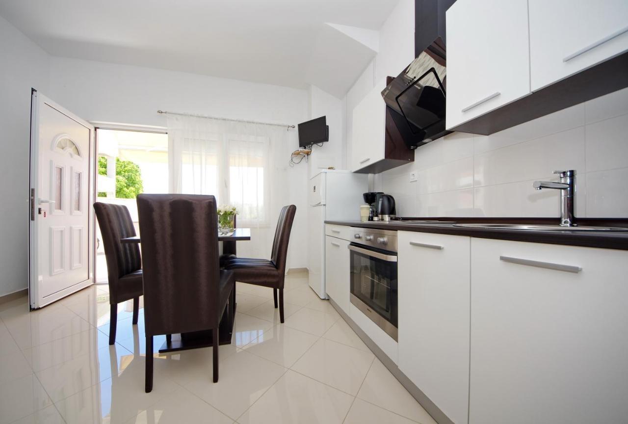 Apartmani Emili Sukosan Ngoại thất bức ảnh