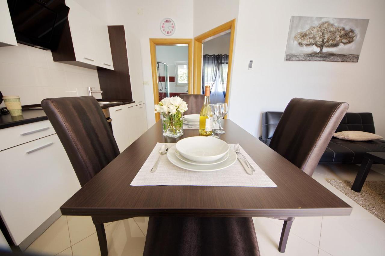Apartmani Emili Sukosan Ngoại thất bức ảnh