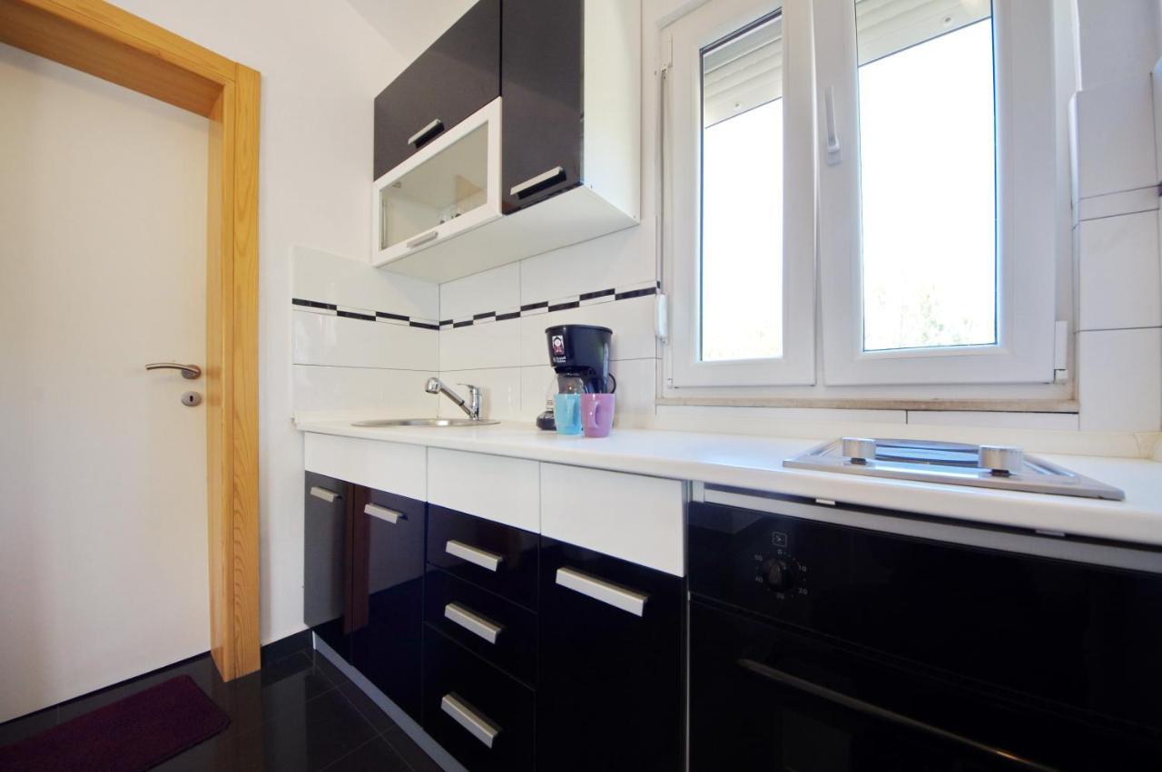Apartmani Emili Sukosan Ngoại thất bức ảnh