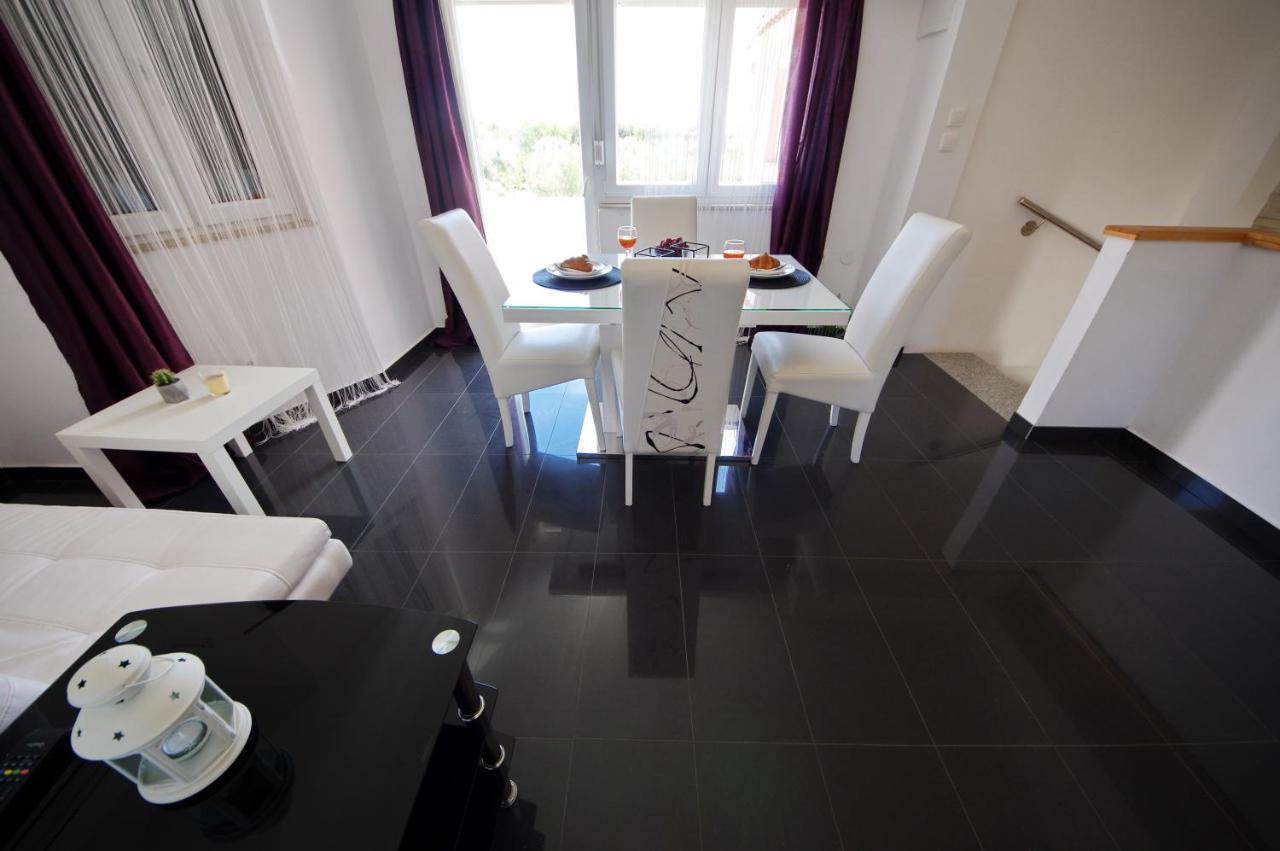 Apartmani Emili Sukosan Ngoại thất bức ảnh